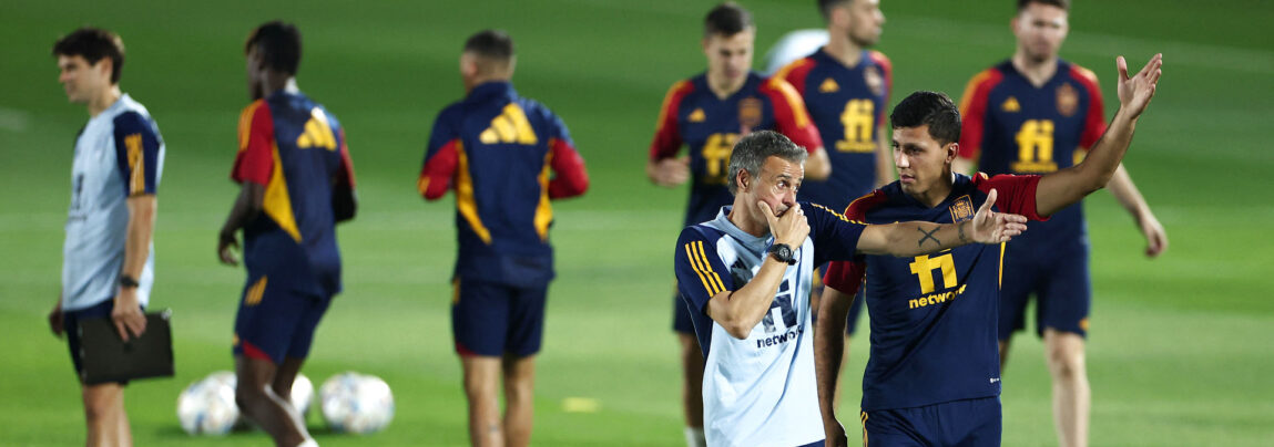 Spanien træner under Luis Enrique ved VM i Qatar.