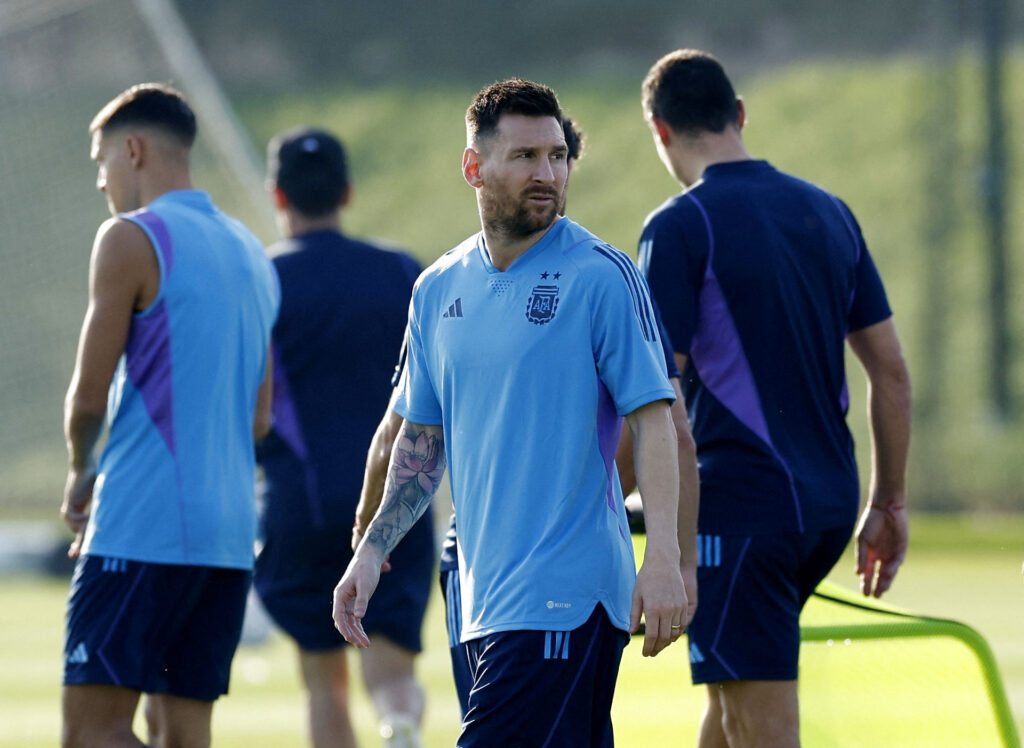 Lionel Messi starter inde for Argentina i VM-åbningskampen mod Saudi-Arabien