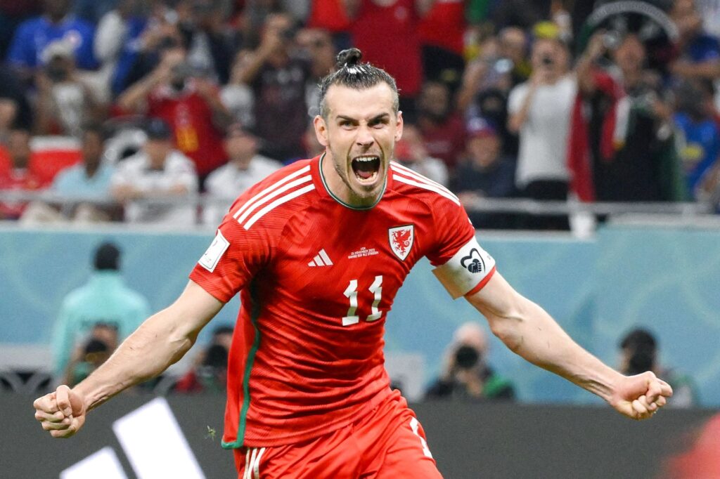 Gareth Bale bliver historisk, når han fredag leder Wales ind til opgøret ved VM mod Iran. Han sætter sig formentlig alene på rekorden over flest landskampe med i alt 110.