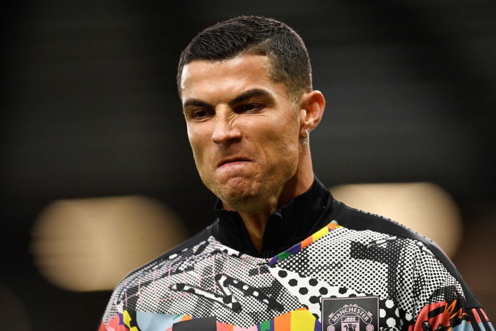 Cristiano Ronaldo og Manchester United blev tirsdag enige om at opsige samarbejdet, og den klubløse verdensstjerne kan meget vel ende i barndomsklubben Sporting, som skal møde FC Midtjylland til februar.