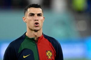 Cristiano Ronaldo bliver formentlig vinterens transfervindues helt store emne, og nu melder Saudi Arabiske Al Nassr sig for alvor ind i kampen.