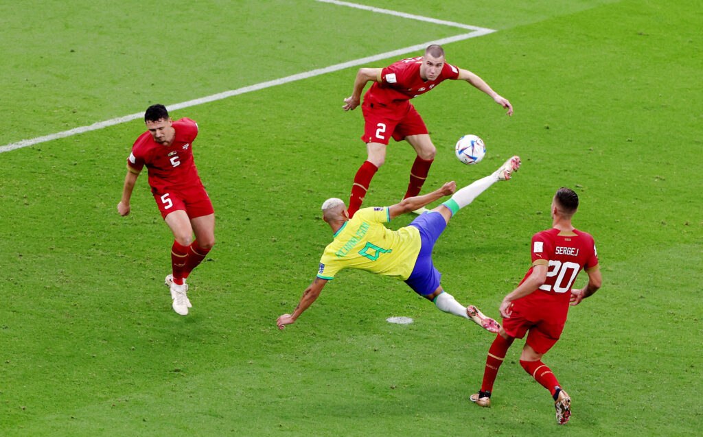 Brasilianske Richarlison scorede mod Serbien VM-slutrundes bedste mål indtil videre, da han saksede bolden i mål.