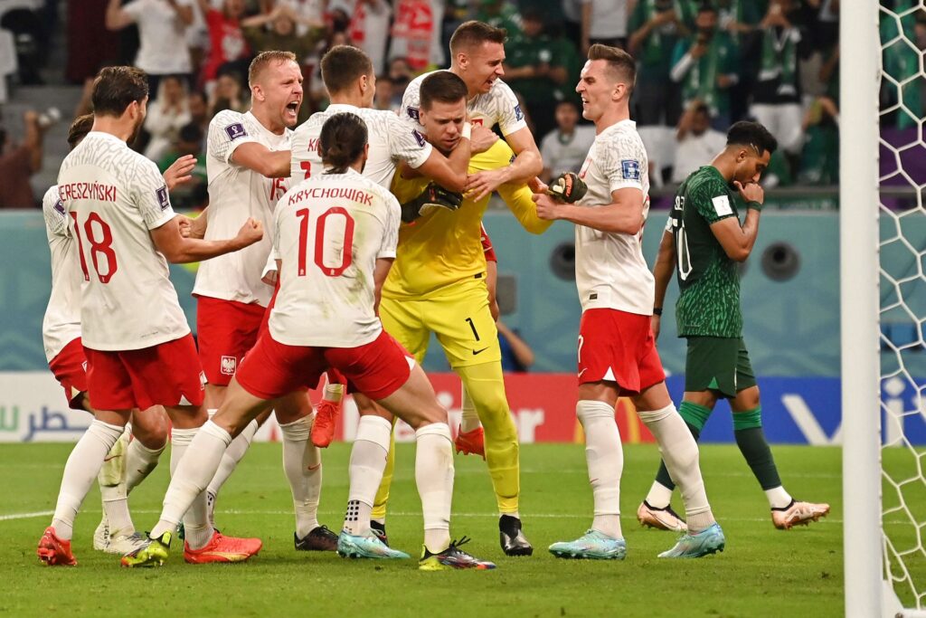 Polen og målmand Wojciech Szczesny blev presset mod Saudi Arabien, men alligevel vandt de deres anden kamp ved VM i 2022 i Qatar.
