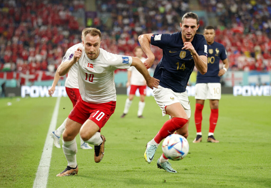 Nederlaget til Frankrig ærgrer Christian Eriksen, men for den danske profil ændrer det ikke noget, for Danmark skal alligevel ud og have et resultat mod Australien.