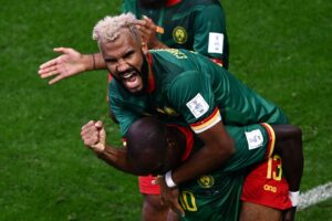 Cameroun udligner til 3-3 mod Serbien i intens VM-kamp