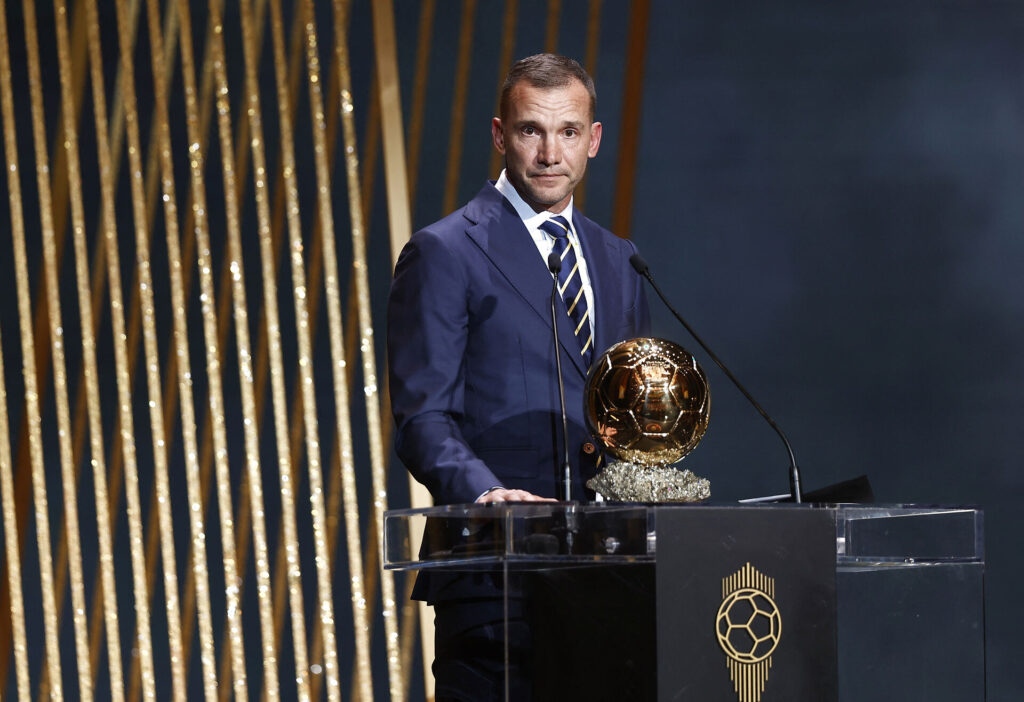 Andriy Shevchenko til overrækkelsen af kvindernes Ballon d'Or.