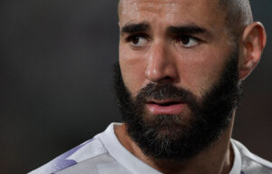 Karim Benzemas agent langer ud efter det franske landsholds stab og Didier Deschamps for at afskrive Benzema som kampklar for tidligt udner VM.