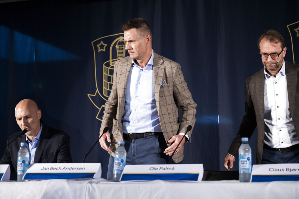 Hvor mange aktier har Jan Bech Andersen i Brøndby IF, hvad har Jan Bech Andersen tjent på salget af Brøndby?