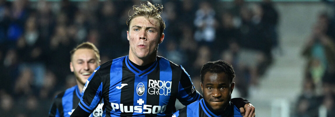 Den danske angriber, Rasmus Højlund, scorede det udlignende mål, da Atalanta og Frankfurt fredag aften spillede 2-2 i en træningskamp.