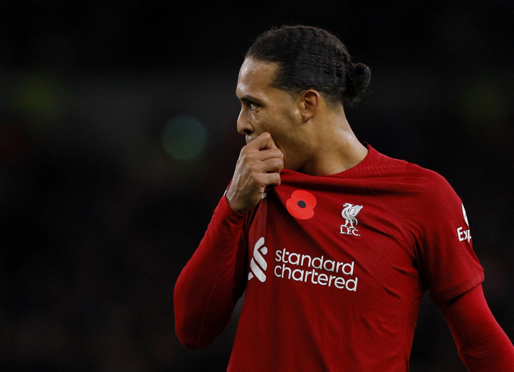 Virgil van Dijk kommer ikke i spil, når Liverpool møder Manchester City i Carabao Cuppen.