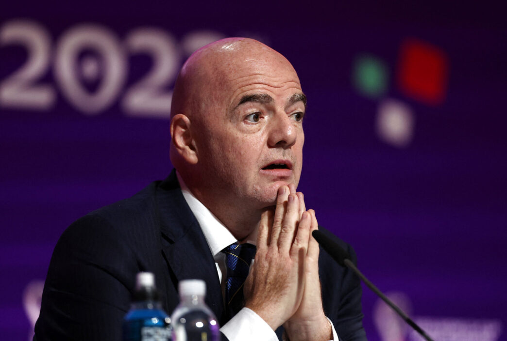 FIFA har uddelt bøder til Serbien, Kroatien og Saudi Arabien efter regelbrud ved VM 2022 i Qatar.