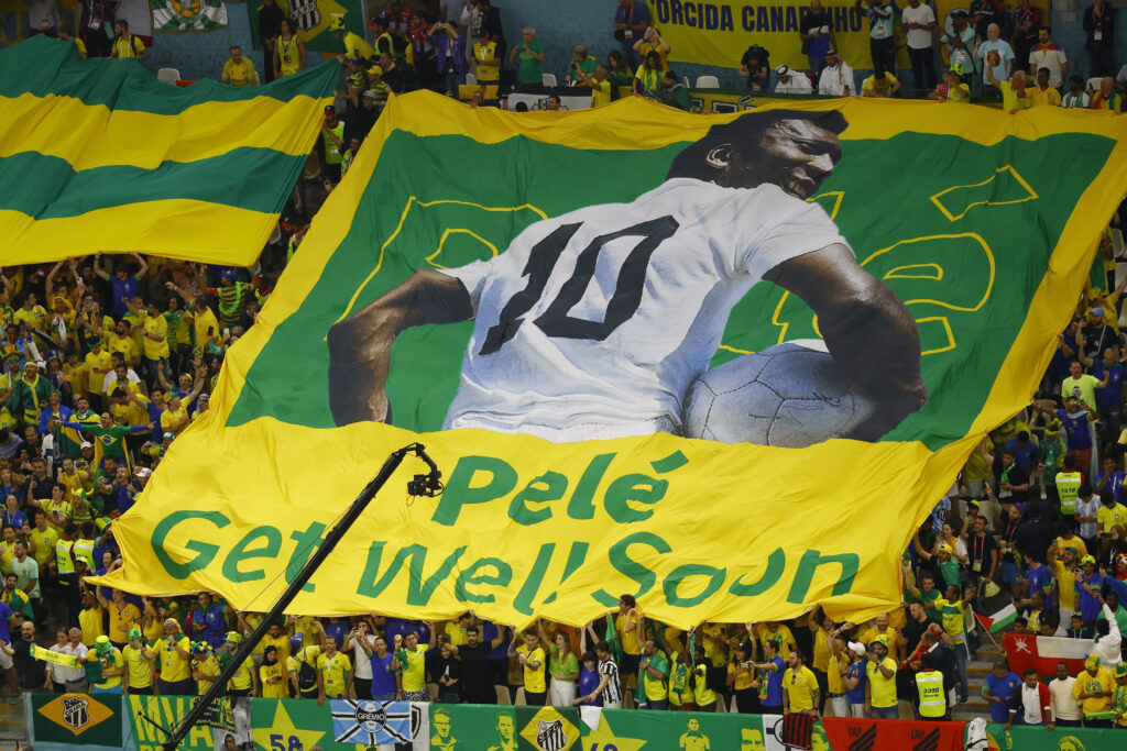 Brasilianske fans hylder syg Pelé