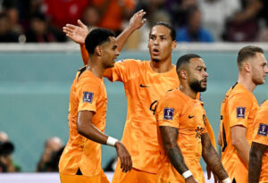 Holland donerer næsten tre millioner til migrantarbejdere i Qatar.