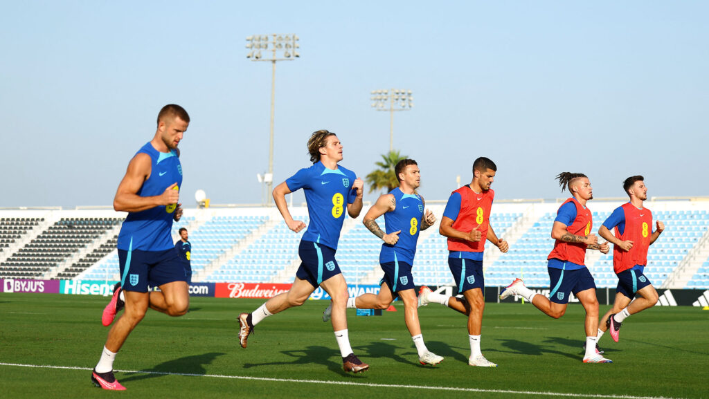 Callum Wilson sad over mandagens træning i den engelske VM-lejr