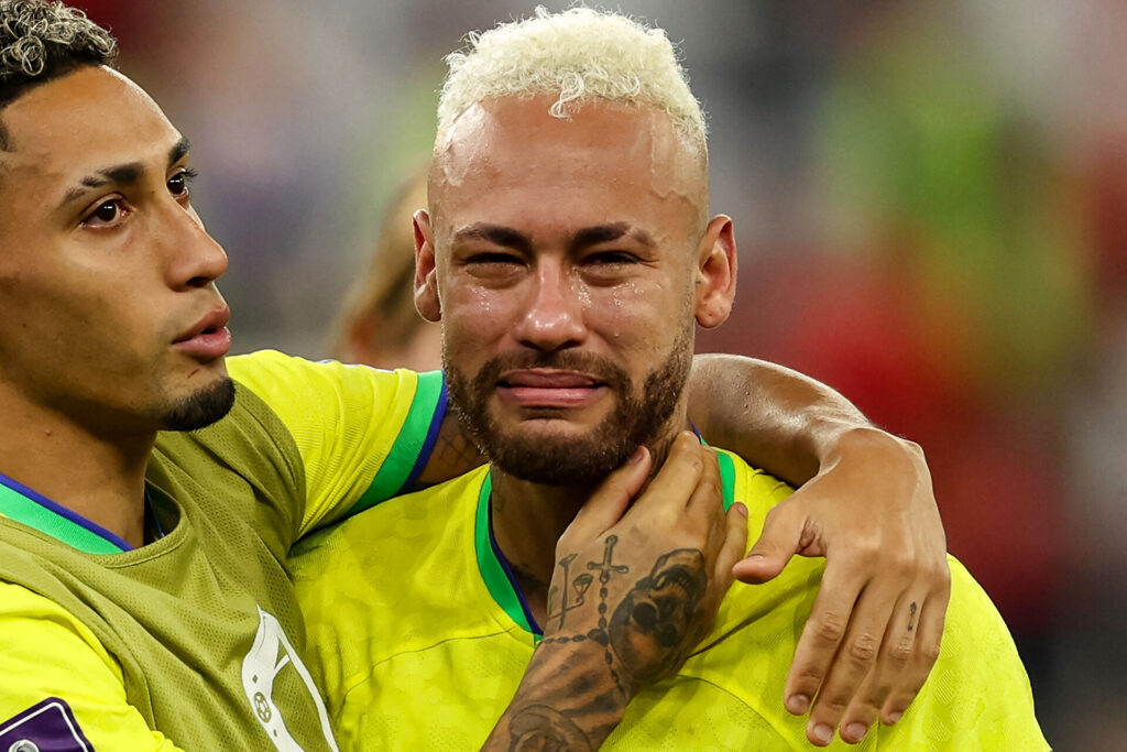 Den brasilianske superstjerne, Neymar, var helt ødelagt efter Brasiliens VM-exit, men kort efter holdt han en stor fest hjemme i Brasilien.