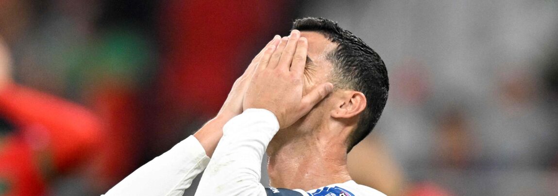 Cristiano Ronaldo holdt følelserne inde på banen efter nederlaget til Marokko, men i spillertunnellen fangede en kameramand en tårevædet Ronaldo.