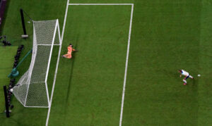 Kampen mellem England og Frankrig bød på to nationale rekorder med Tottenham-klubkammeraterne Harry Kane og Hugo Lloris i hovedrollerne.