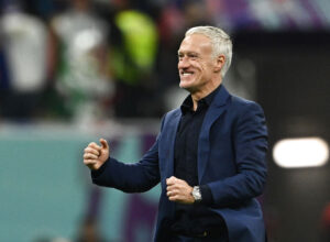 Didier Deschamps roser England for en god indsats og erkender at have været lidt heldig