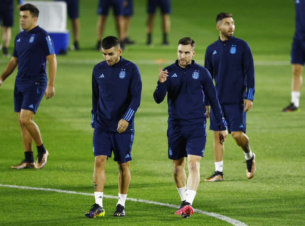 Argentina har foretaget to udskiftninger, mens Kroatien stiller til start i VM-semifinalen med samme hold, som startede kvartfinalen.