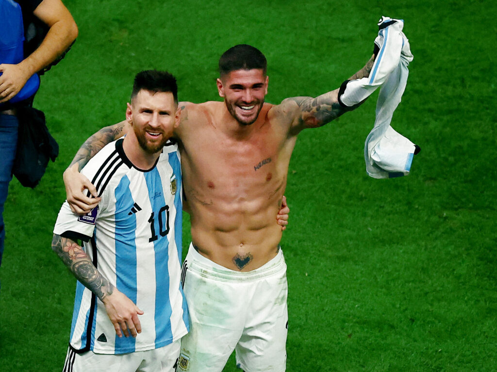 Rodrigo De Paul kårer Messi som den bedste nogensinde efter VM-sejren i Qatar.