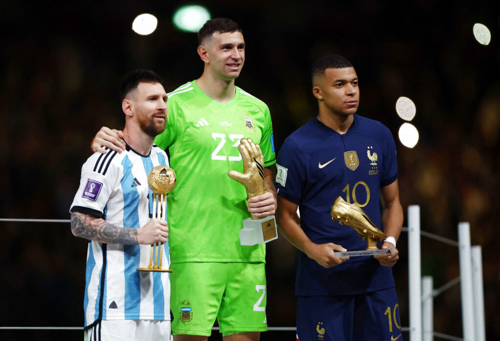 Argentinas målmand Emiliano Martinez hånede efter VM-finalen Kylian Mbappé ved at bede om et minuts stilhed for franskmanden.