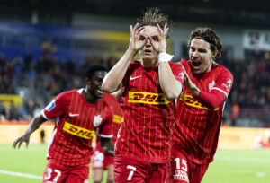 FC Nordsjællands Andreas Schjelderup er en populær herre, og portugisiske Benfica har angiveligt allerede været en tur i Farum.