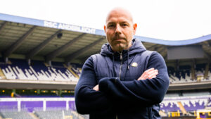 Brian Riemer forlænger kontrakten med Anderlecht.