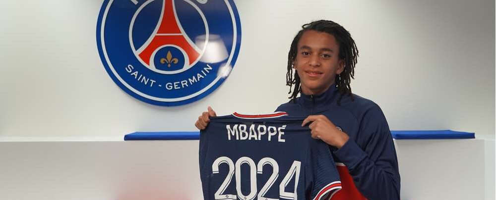 Ethan Mbappé, Kylian Mbappés 15-årige lillebror, debuterede fredag for Paris Saint Germains førstehold.