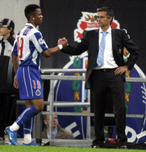 José Mourinhos tidligere spiller i FC Porto, Carlos Alberto, fortæller, at han har fået tilbudt jobbet som assistent for Mourinho på det brasilianske landshold