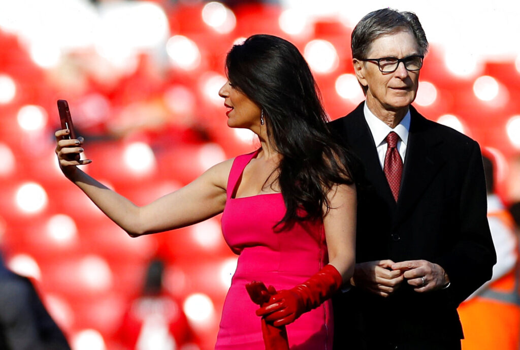 Fenway Sports Groups ejer John W. Henry ses på Anfield