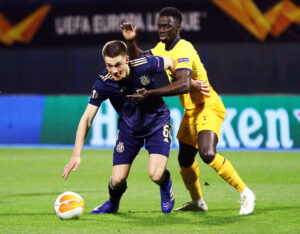 Rasmus Lauritsen kan være på vej til Brøndby. Tidligere har han spillet Europa League imod Tottenham.