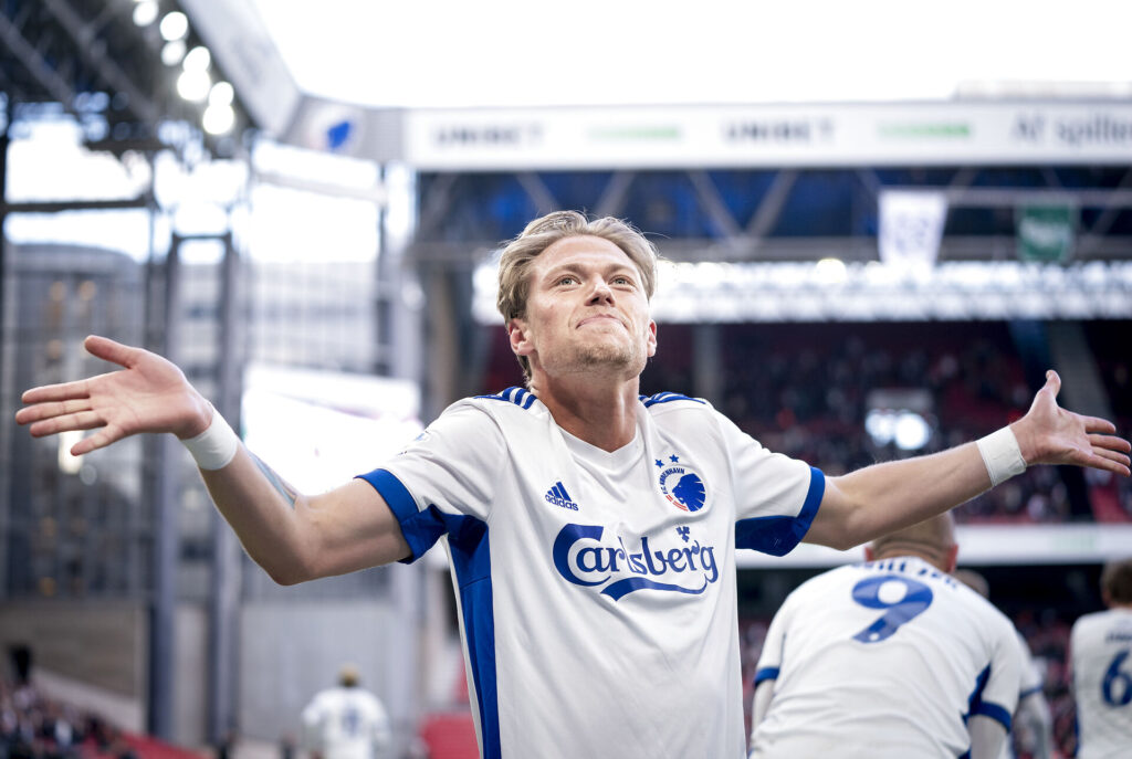 Viktor Fischer skifter til AIK