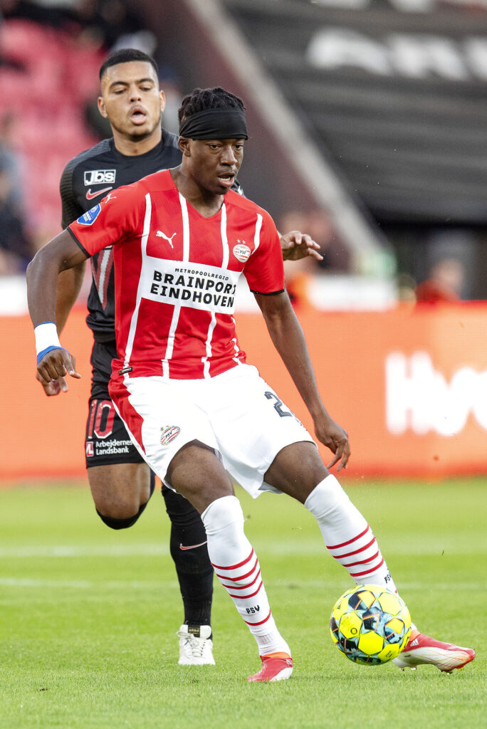 Noni Madueke skifter PSV Eindhoven ud med Chelsea