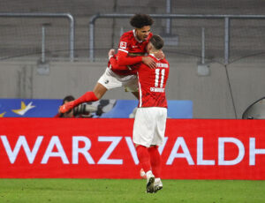 Premier League-klubben Brentford har ifølge Fabrizio Romano hentet den tyske offensivspiller, Kevin Schade, i tyske Freiburg.