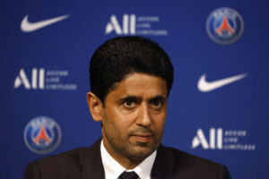 PSG's ejer, Nasser Al-Khelaïfi, til et pressemøde.
