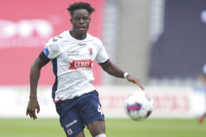 AGF sportschef Stig Inge Bjørnebye bekræfter, at der skal et rekordstort beløb til, hvis AGF skal sælge Yann Bisseck.