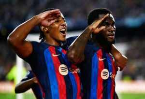 Franck Kessie sammen med det andet FC Barcelona-indkøb Jules Kounde.