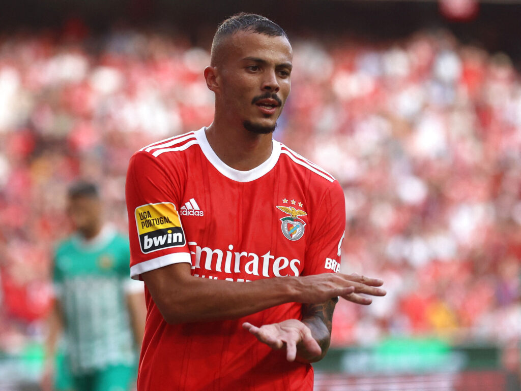 F.C. København smider angiveligt 15 millioner kroner efter Benfica-spilleren Diogo Goncalves,.