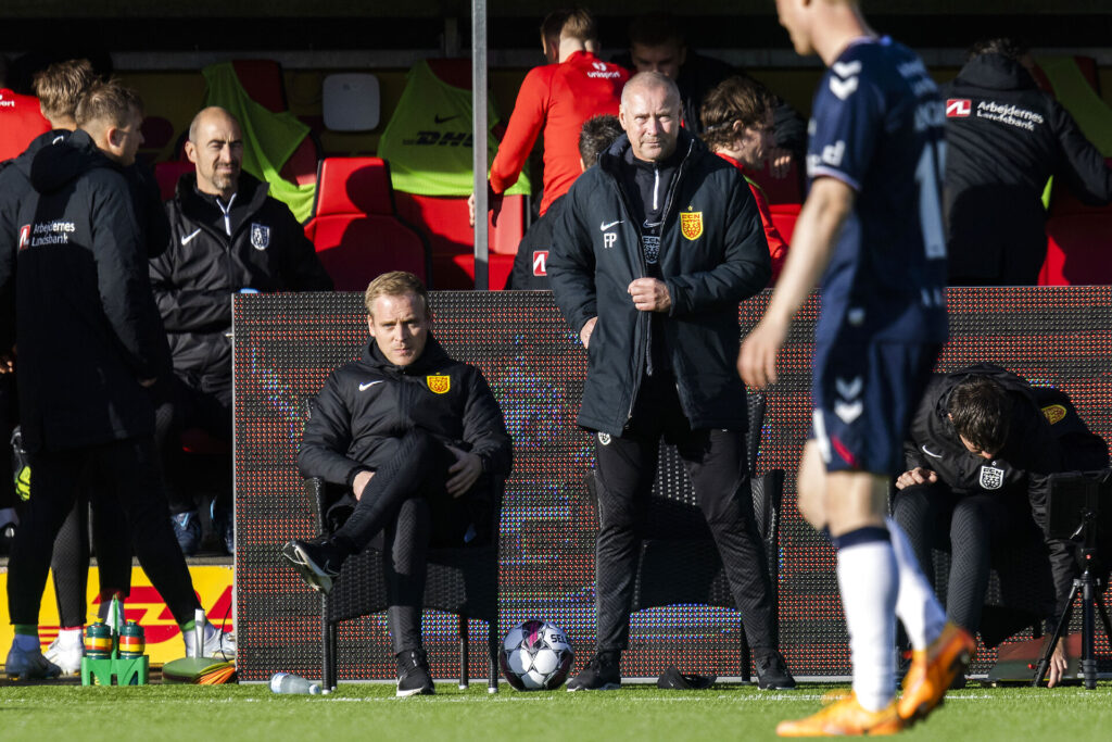 Johannes Hoff Thorup overtager cheftrænerrollen i FC Nordsjælland fra Flemming Pedersen, men den afgående chef har kun roser til overs for afløseren.