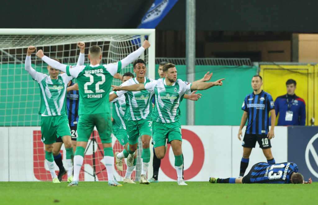 Danskeropgøret mellem Jens Stage og Jonas Wind og Werder Bremen og Wolfsburg blev afgjort på to scoringer af tyske Niclas Hüllkrug.