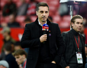 Gary Neville tror ikke på Arsenal som vindere af Premier League - han tror mere på både Manchester City og Manchester United.