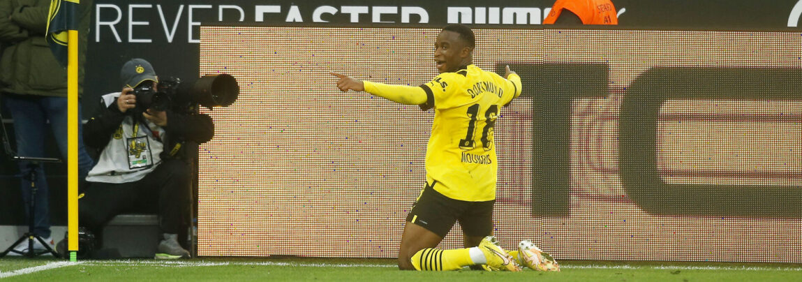 Youssoufa Moukoko er blevet stillet et ultimatum af Dortmund, der vil afgøre hans fremtid i klubben.