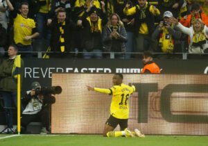 Youssoufa Moukoko er blevet stillet et ultimatum af Dortmund, der vil afgøre hans fremtid i klubben.