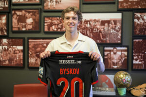 Valdemar Byskov forlænger med FC Midtjylland for fem år.