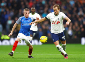 Manchester United har tilføjet Harry Kane til en liste over tre angribere.