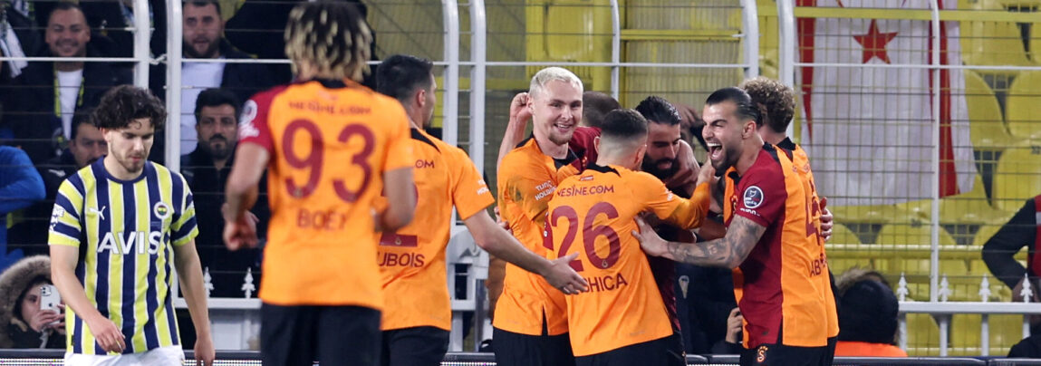 Galatasaray slog søndag fenerbahce i den tyrkiske liga - en sejr der er vigtig både i tabellen og i forhold til håneret i Istanbul.