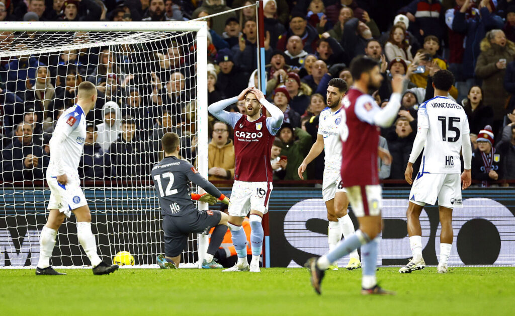 Aston Villa tabte søndag sensationelt på eget græs til Stevenage fra League Two i FA Cuppen.