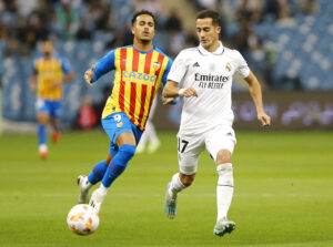 Real Madrids midtbanespiller, Lucas Vazquez, har pådraget sig en ankelskad i super cup kampen mod Valencia.
