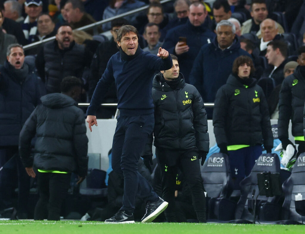 Antonio Conte kommenterer på det spark, som en Tottenham-fan ramte Aarons Ramsdale med.