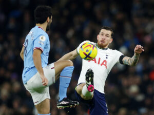 Pierre-Emile Højbjerg i kamp for Tottenham mod Manchester City i Premier League.